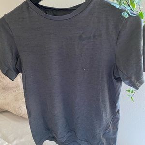 NIKE youth workout short sleeve shirt